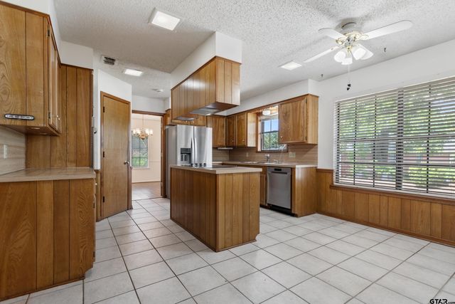 307 Texas Dr, Hideaway, TX 75771