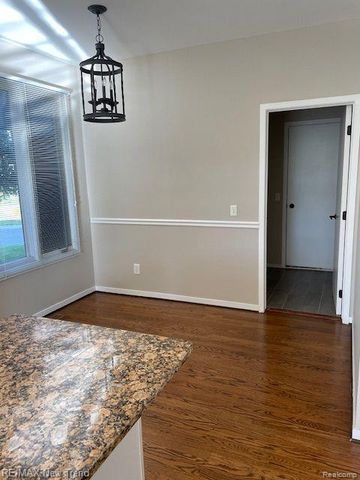5118 Simpson Lake Road, West Bloomfield, MI 48323