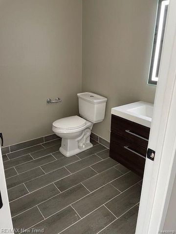 5118 Simpson Lake Road, West Bloomfield, MI 48323