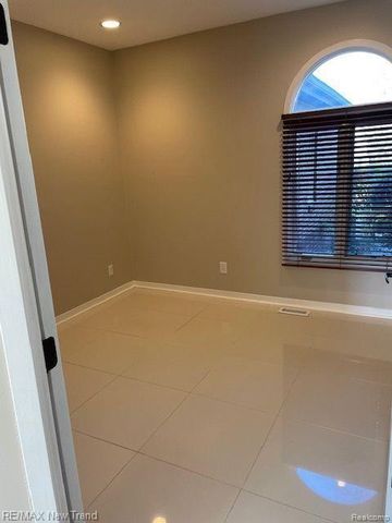 5118 Simpson Lake Road, West Bloomfield, MI 48323