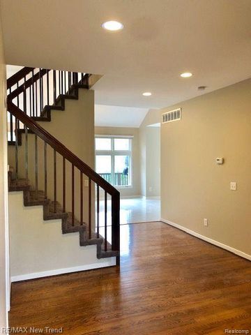 5118 Simpson Lake Road, West Bloomfield, MI 48323