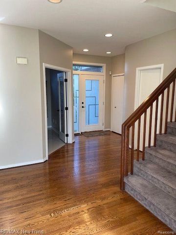 5118 Simpson Lake Road, West Bloomfield, MI 48323