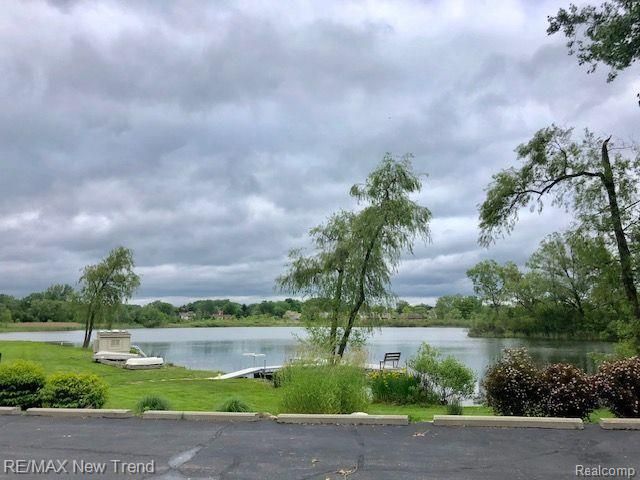 5118 Simpson Lake Road, West Bloomfield, MI 48323