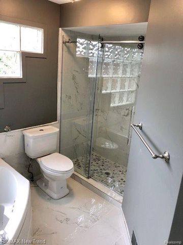 5118 Simpson Lake Road, West Bloomfield, MI 48323