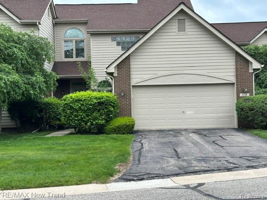 5118 Simpson Lake Road, West Bloomfield, MI 48323