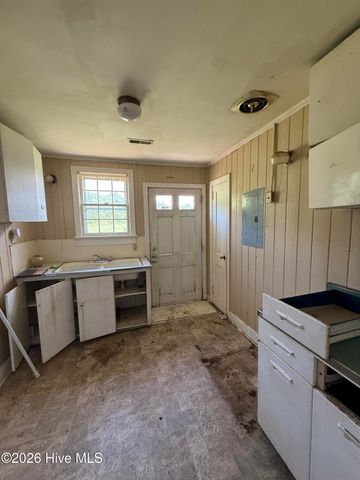 709 E Vernon Avenue, Kinston, NC 28501