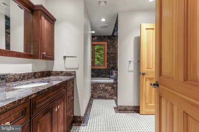 376 HTY RD, Kunkletown, PA 18058