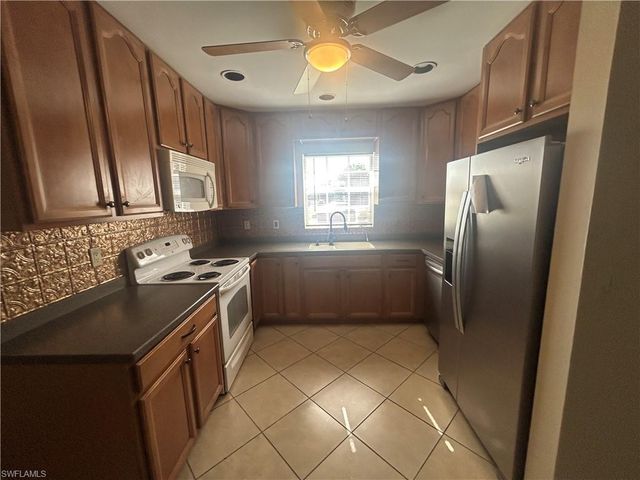 1002 Jolly RD, North Fort Myers, FL 33903