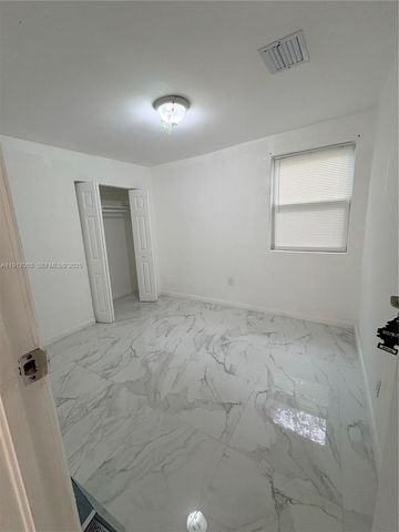 1560 NW 25th Ave 3, Miami, FL 33125