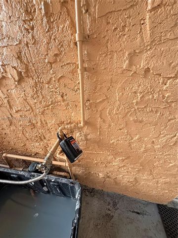 1560 NW 25th Ave 3, Miami, FL 33125