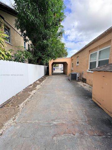 1560 NW 25th Ave 3, Miami, FL 33125