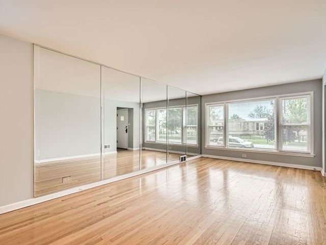 8543 S Indiana Avenue, Chicago, IL 60619