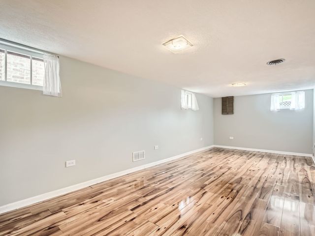 8543 S Indiana Avenue, Chicago, IL 60619