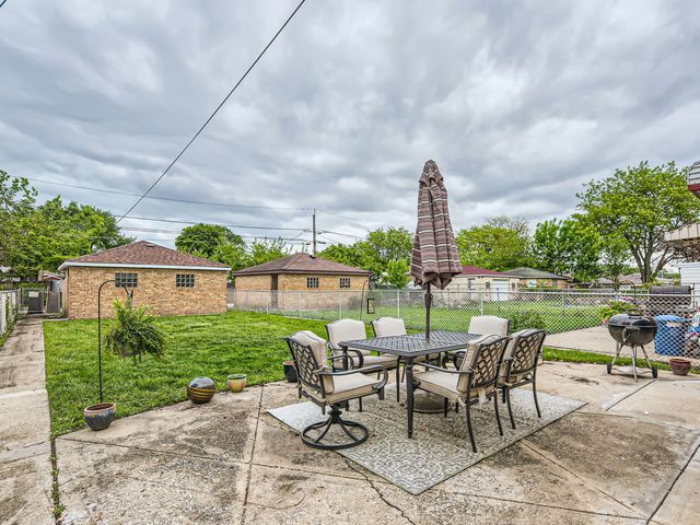 8543 S Indiana Avenue, Chicago, IL 60619