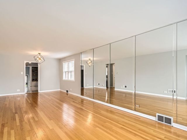 8543 S Indiana Avenue, Chicago, IL 60619
