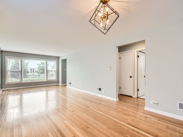 8543 S Indiana Avenue, Chicago, IL 60619