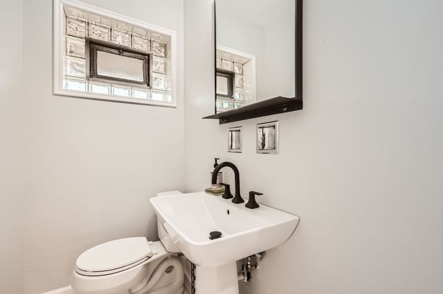 8543 S Indiana Avenue, Chicago, IL 60619