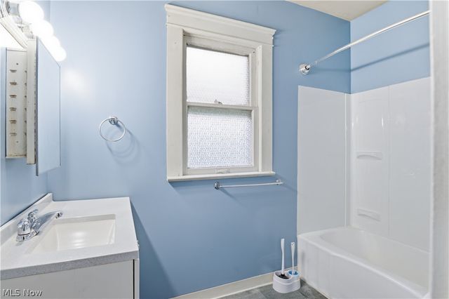 4024 E 53 Street, Newburgh Heights, OH 44105