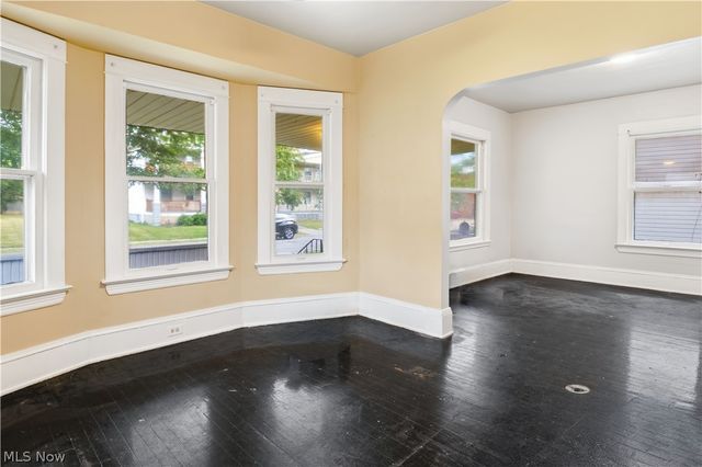 4024 E 53 Street, Newburgh Heights, OH 44105