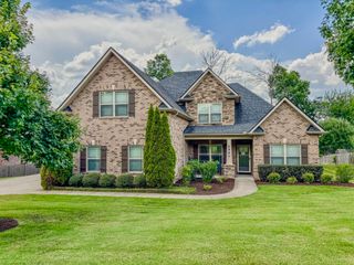 6880 Buffalo Dr, La Vergne, TN 37086