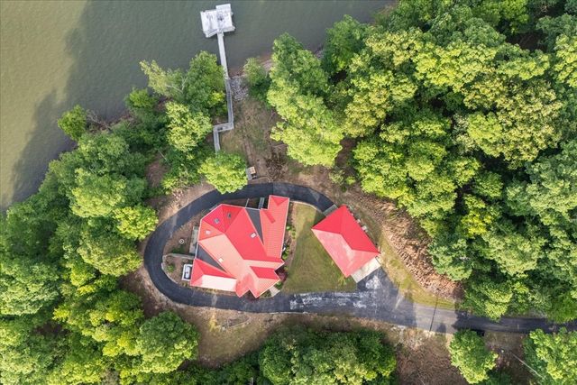 867 River Oaks Dr, Big Sandy, TN 38221