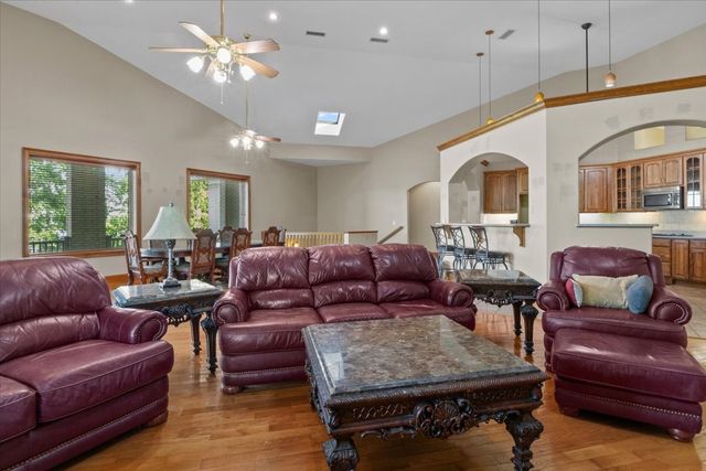 867 River Oaks Dr, Big Sandy, TN 38221