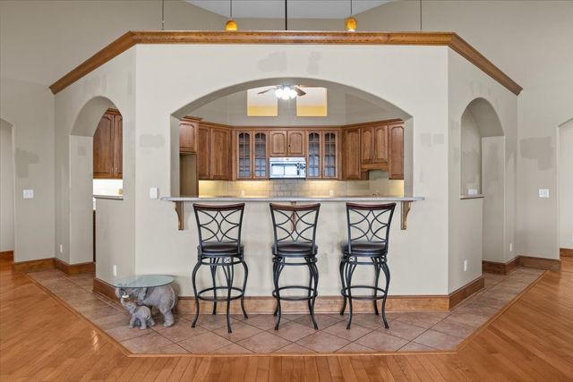 867 River Oaks Dr, Big Sandy, TN 38221