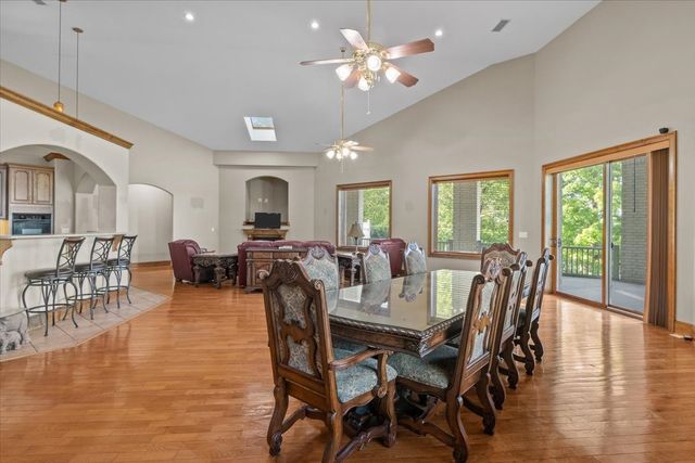 867 River Oaks Dr, Big Sandy, TN 38221