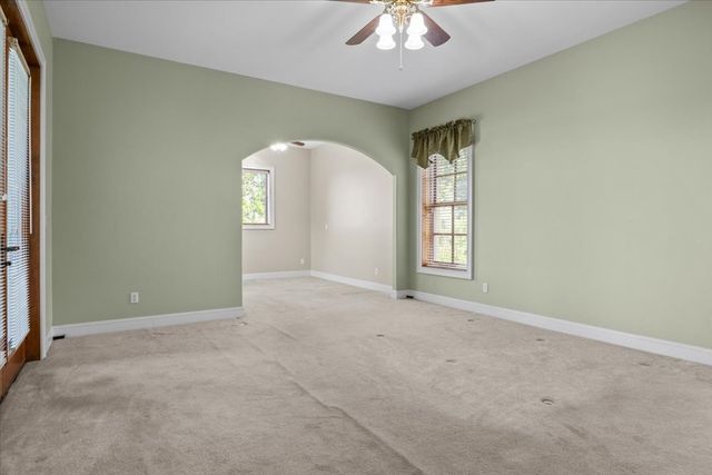 867 River Oaks Dr, Big Sandy, TN 38221