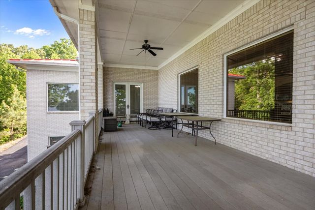 867 River Oaks Dr, Big Sandy, TN 38221
