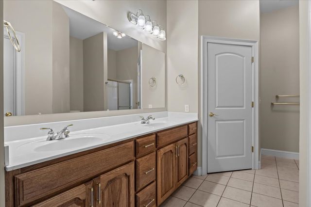 867 River Oaks Dr, Big Sandy, TN 38221