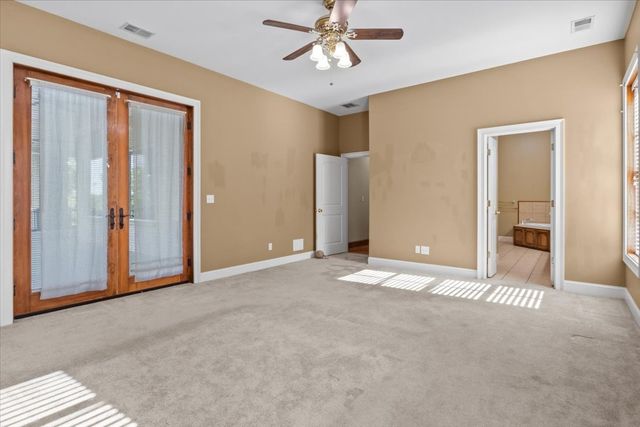 867 River Oaks Dr, Big Sandy, TN 38221
