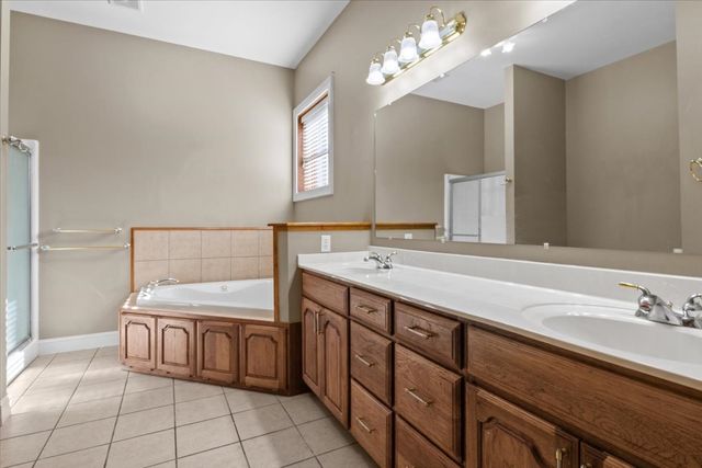 867 River Oaks Dr, Big Sandy, TN 38221