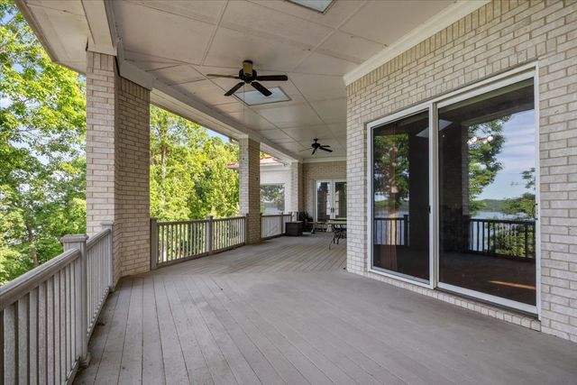 867 River Oaks Dr, Big Sandy, TN 38221