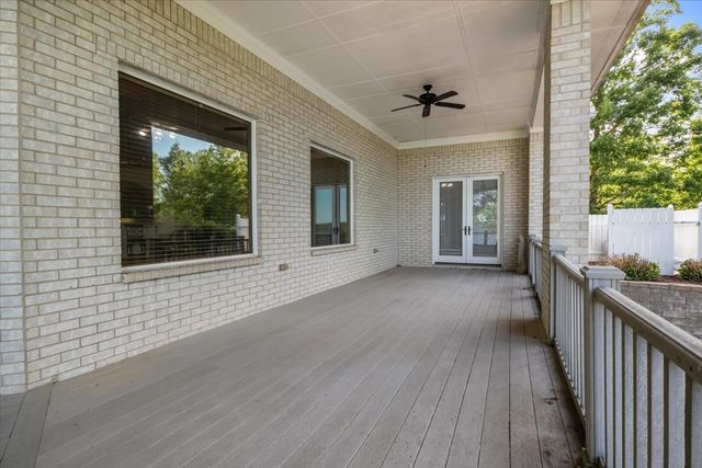 867 River Oaks Dr, Big Sandy, TN 38221
