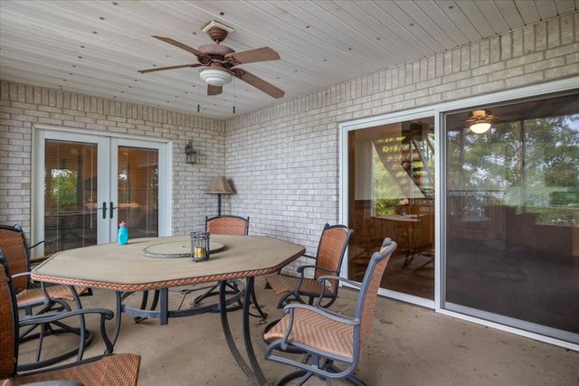 867 River Oaks Dr, Big Sandy, TN 38221