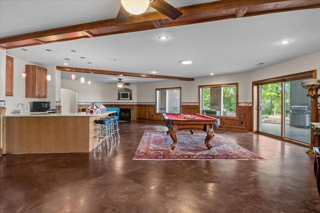 867 River Oaks Dr, Big Sandy, TN 38221