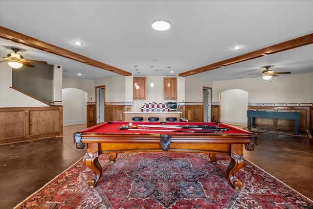 867 River Oaks Dr, Big Sandy, TN 38221
