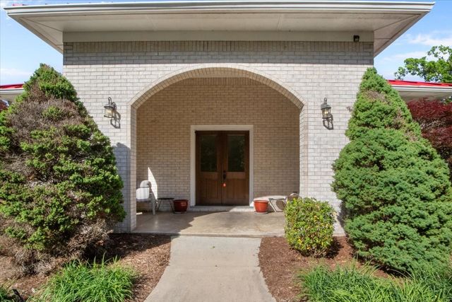867 River Oaks Dr, Big Sandy, TN 38221