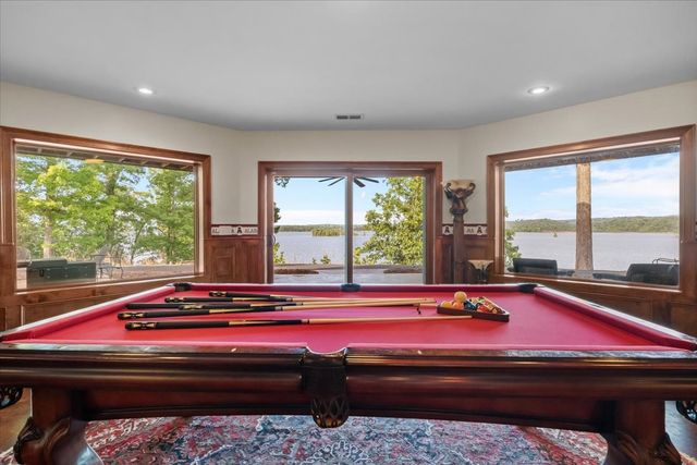 867 River Oaks Dr, Big Sandy, TN 38221