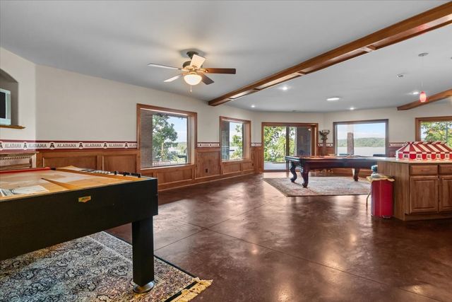 867 River Oaks Dr, Big Sandy, TN 38221