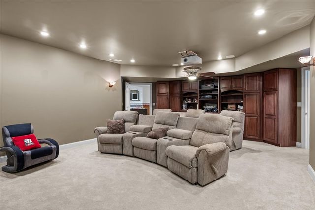 867 River Oaks Dr, Big Sandy, TN 38221