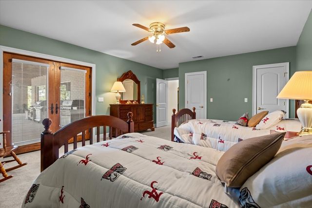 867 River Oaks Dr, Big Sandy, TN 38221