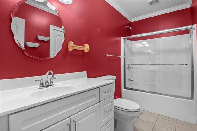 867 River Oaks Dr, Big Sandy, TN 38221