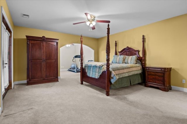 867 River Oaks Dr, Big Sandy, TN 38221