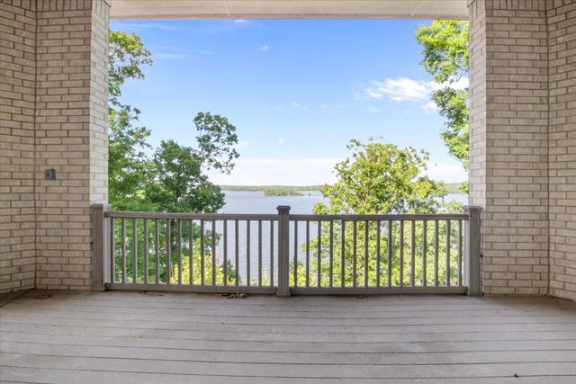 867 River Oaks Dr, Big Sandy, TN 38221