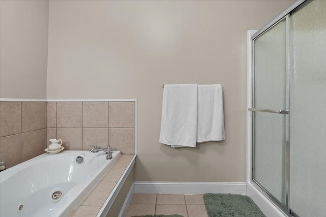 867 River Oaks Dr, Big Sandy, TN 38221