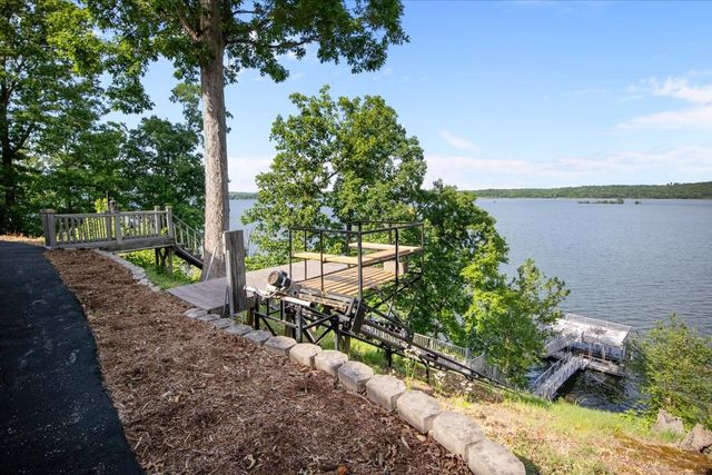 867 River Oaks Dr, Big Sandy, TN 38221