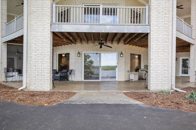 867 River Oaks Dr, Big Sandy, TN 38221