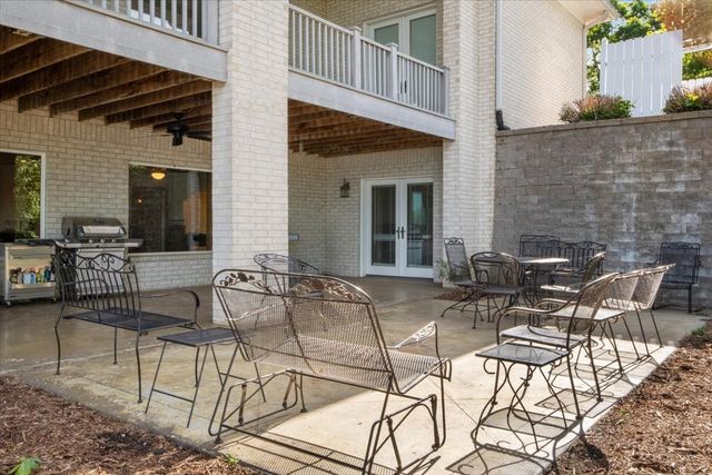 867 River Oaks Dr, Big Sandy, TN 38221